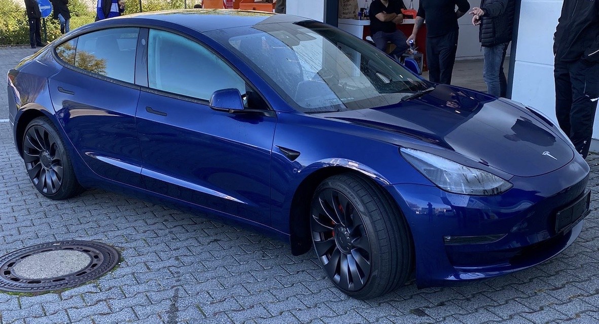 Professionell aufbereiteter Tesla